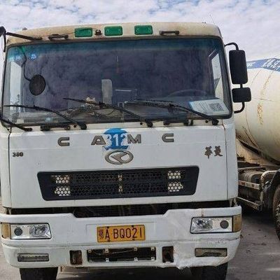 8 cylindrée Sinotruk Diesel 2m3 Camion à béton avec système de direction hydraulique