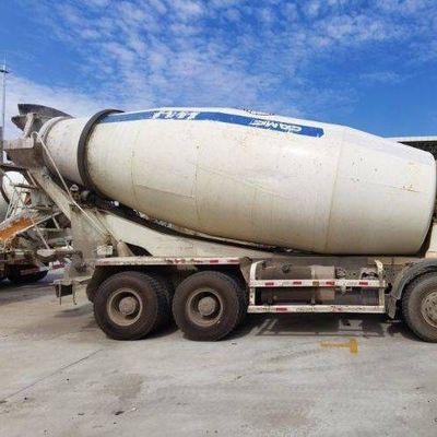 8 cylindrée Sinotruk Diesel 2m3 Camion à béton avec système de direction hydraulique