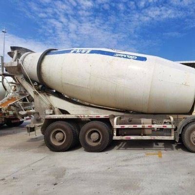 Carburant- 6x4 direction hydraulique Sinotruk 2m3 camion mélangeur de béton pour les applications lourdes