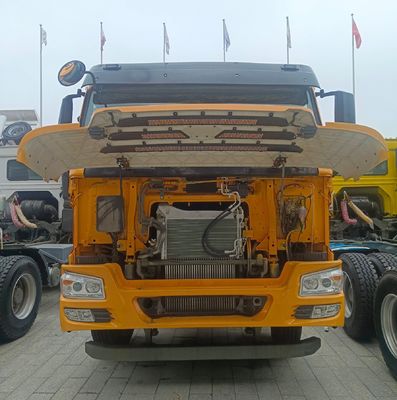 Camion de transport lourd chinois HOWO parfait pour les terrains difficiles et les charges lourdes