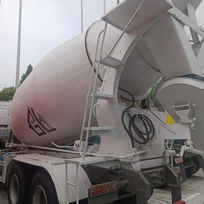 Type de transmission manuelle châssis Sinotruk HOWO 12m3 camion mélangeur de béton pour lourdes charges