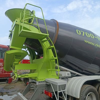 12m3 HOWO Chariot professionnel de mélangeur de béton avec boîte manuelle et moteur 380 ch