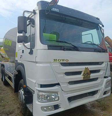 Euro 3 HOWO 12m3 380HP Camion classique à béton avec direction assistée