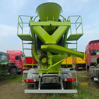 Euro 3 HOWO 12m3 380HP Camion classique à béton avec direction assistée