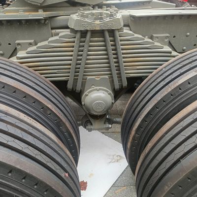 680.00cm * 255.00cm * 380.00cm Taille du paquet Sitrak Tracteur camion avec réservoir de carburant de 1000L