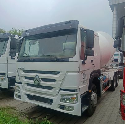 Pneus Chassis Sinotruk HOWO 12m3 Coût- Camion mélangeur de béton pour les machines de construction