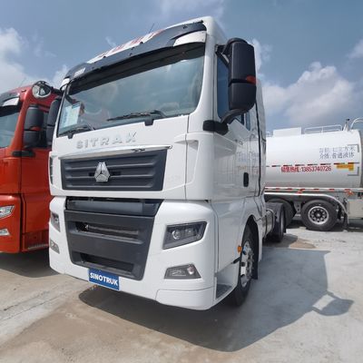 Camion de transport de cargaisons avec siège à suspension pneumatique