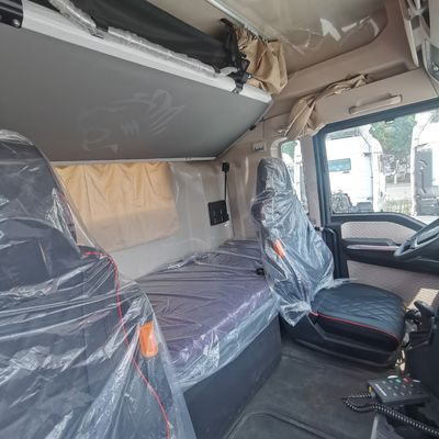 Camion de transport de cargaisons avec siège à suspension pneumatique