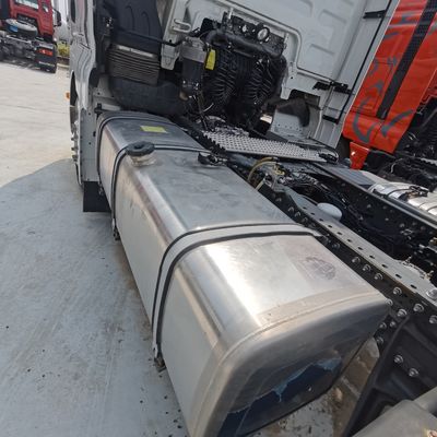 Camion de transport de cargaisons avec siège à suspension pneumatique