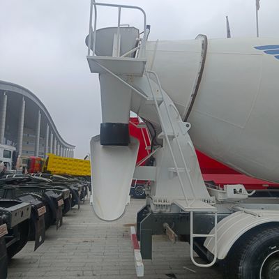 12m3 HOWO Ciment Mixer Truck avec châssis Sinotruk Certification CEE et personnalisation