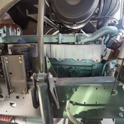 Véhicule de construction diesel équipé d'un mélangeur de ciment portable et d'un système de direction hydraulique