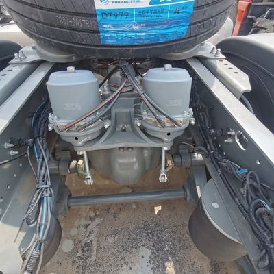 Camion polyvalent pour le transport mondial de marchandises avec siège à suspension aérienne et &gt; 450 ch