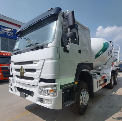 Système de direction hydraulique 6x4 châssis Sinotruk Équipement de mélange de béton pour la construction