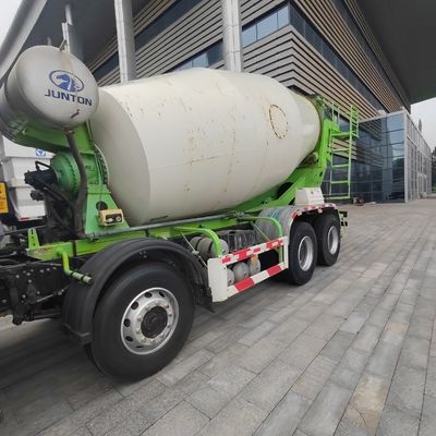 Camion agitateur à châssis Sinotruk mélangeur de béton avec direction hydraulique