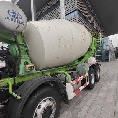 Camion agitateur à châssis Sinotruk mélangeur de béton avec direction hydraulique
