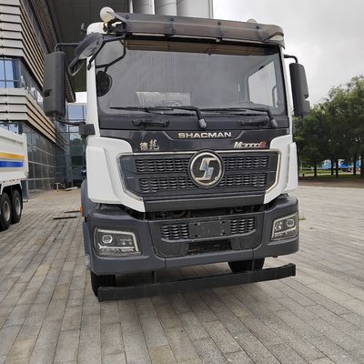 Camion à ciment hydraulique à châssis Sinotruk utilisé pour le mélange du carburant diesel sur place et plus