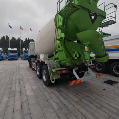 Camion à ciment hydraulique à châssis Sinotruk utilisé pour le mélange du carburant diesel sur place et plus
