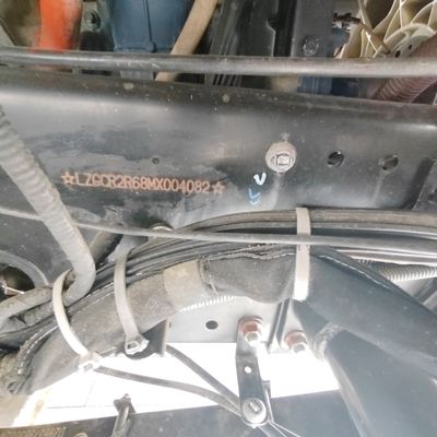 Camion à ciment hydraulique à châssis Sinotruk utilisé pour le mélange du carburant diesel sur place et plus