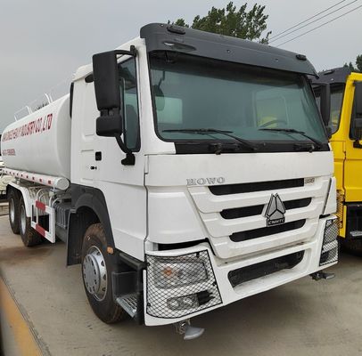 Camion de livraison d'eau à châssis Sinotruk pour le transport d'eau potable sûre