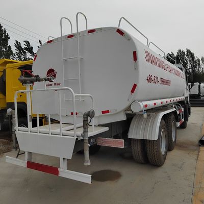 Camion de livraison d'eau à châssis Sinotruk pour le transport d'eau potable sûre