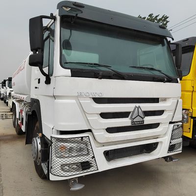 Transport HOWO camion de livraison d'eau avec carburant diesel et boîte de chargement en acier au carbone
