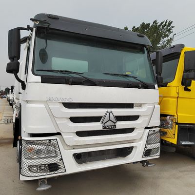 Camion de livraison d'eau Sinotruk HOWO 6X4 conçu pour le service lourd avec la norme d'émission Euro 3