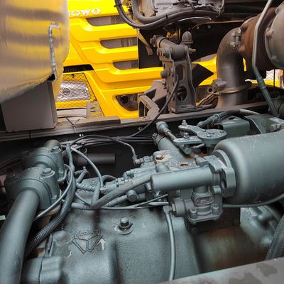 Camion de livraison d'eau Sinotruk HOWO 6X4 conçu pour le service lourd avec la norme d'émission Euro 3