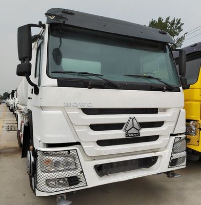 Le camion de livraison d'eau Sinotruk HOWO 6X4 avec poids brut du colis 13570.000kg