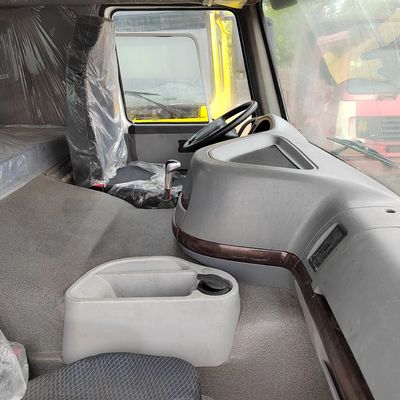 Le camion de livraison d'eau Sinotruk HOWO 6X4 avec poids brut du colis 13570.000kg