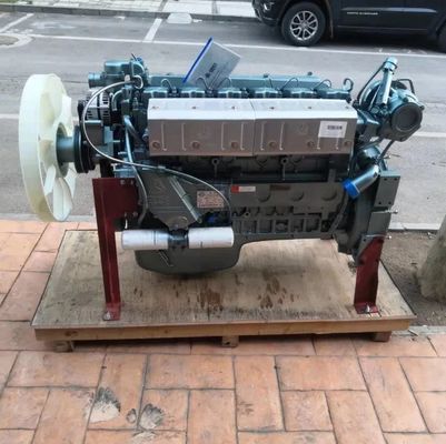 Cylindre refroidi à l'eau et mouvement de piston réciproque Moteur Sinotruk à démarrage en argent