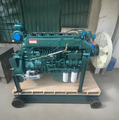 Cylindre refroidi à l'eau et mouvement de piston réciproque Moteur Sinotruk à démarrage en argent