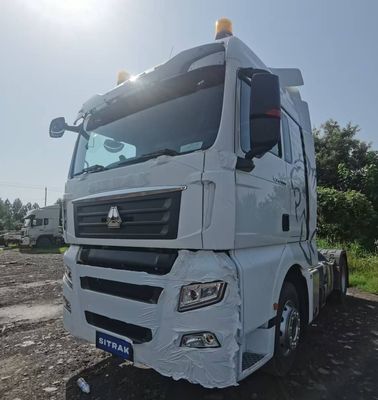 Camion de transport de marchandises sur mesure pour le transport de réservoirs de carburant de grande capacité