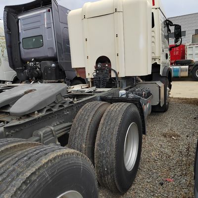 Le paiement initial des camions lourds au GNC/GNL Sinotruk HOWO destinés aux distributeurs internationaux