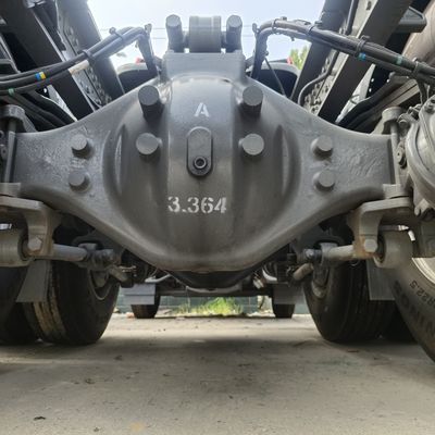 31-40t Capacité de charge personnalisée HOWO700HP 6X4 camion de transport à tracteur d'occasion