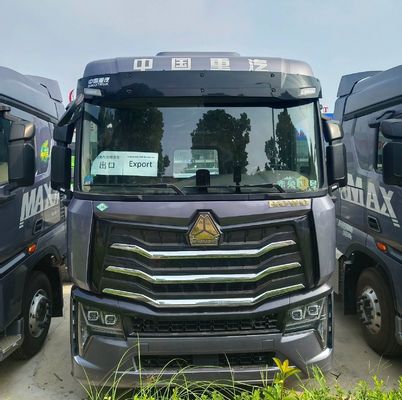 Camion à gaz HOWO de grande capacité avec assistance électrique et matériau de la boîte de chargement en acier au carbone