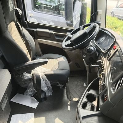 2024 HOWO 6X4 remorque manuelle à gauche diesel grattoir commercial pour le paiement initial
