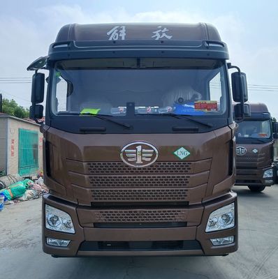 6×4 roues motrices Tracteur à gaz Véhicule de transport de 630 chevaux avec châssis et pneus Sinotruk