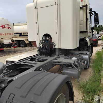 Taille de l'emballage personnalisé HOWO N 440/460HP 6X4 camions tracteurs GNL/GNC pour le transport de marchandises