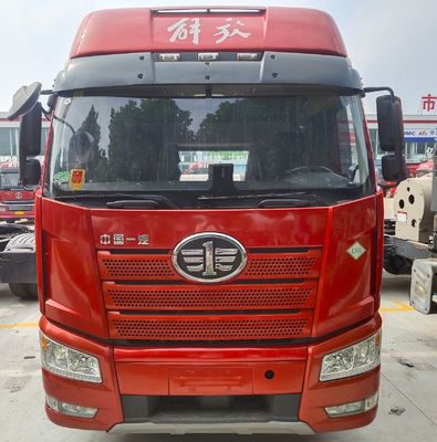 Économiquement FAW Jiefang J6p Gas 6X4 Truck de transport à traction avec une capacité de moteur&gt; 8L