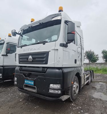Remorquage avec le camion à GNC Sinotruk Sitrak