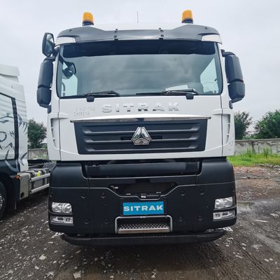 Remorquage avec le camion à GNC Sinotruk Sitrak
