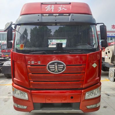 Ventes de véhicules de transport de pneus à gaz 6X4 avec boîte de chargement en acier au carbone et transmission manuelle
