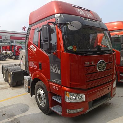 Ventes de véhicules de transport de pneus à gaz 6X4 avec boîte de chargement en acier au carbone et transmission manuelle