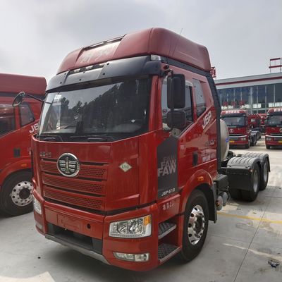 Ventes de véhicules de transport de pneus à gaz 6X4 avec boîte de chargement en acier au carbone et transmission manuelle
