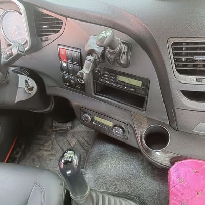Ventes de véhicules de transport de pneus à gaz 6X4 avec boîte de chargement en acier au carbone et transmission manuelle
