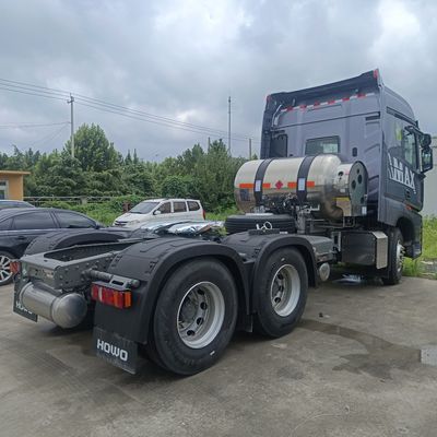 Groupe national de camions lourds 6X4 Camion à décharge avec tracteur à carburant GNL Camion de transport
