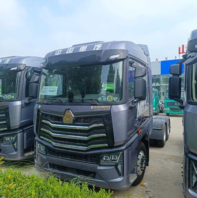 Haowo LNG Tractor Truck 6*4/4*2/6*2 La solution parfaite pour le transport lourd