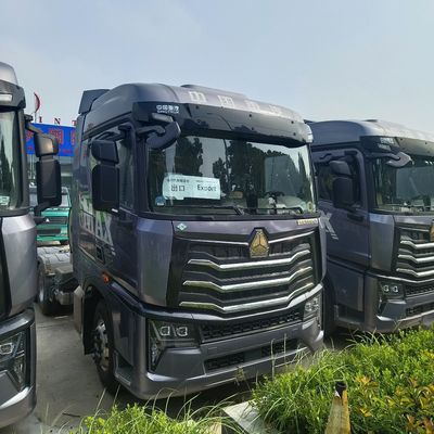 Haowo LNG Tractor Truck 6*4/4*2/6*2 La solution parfaite pour le transport lourd