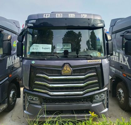 Camion de traction de GNL Haowo personnalisé 6 * 4/4 * 2/6 * 2 580HP à 700HP Camion de transport