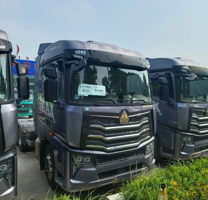 États-Unis 2024 Légère HOWO LNG camion de traction à gaz 6 * 4 480HP à 700HP camion de transport avec pièces